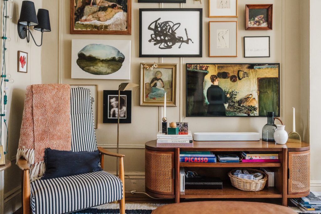 Alison Piepmeyer’s House Is Filled With Books and “Dramatic” Paint
