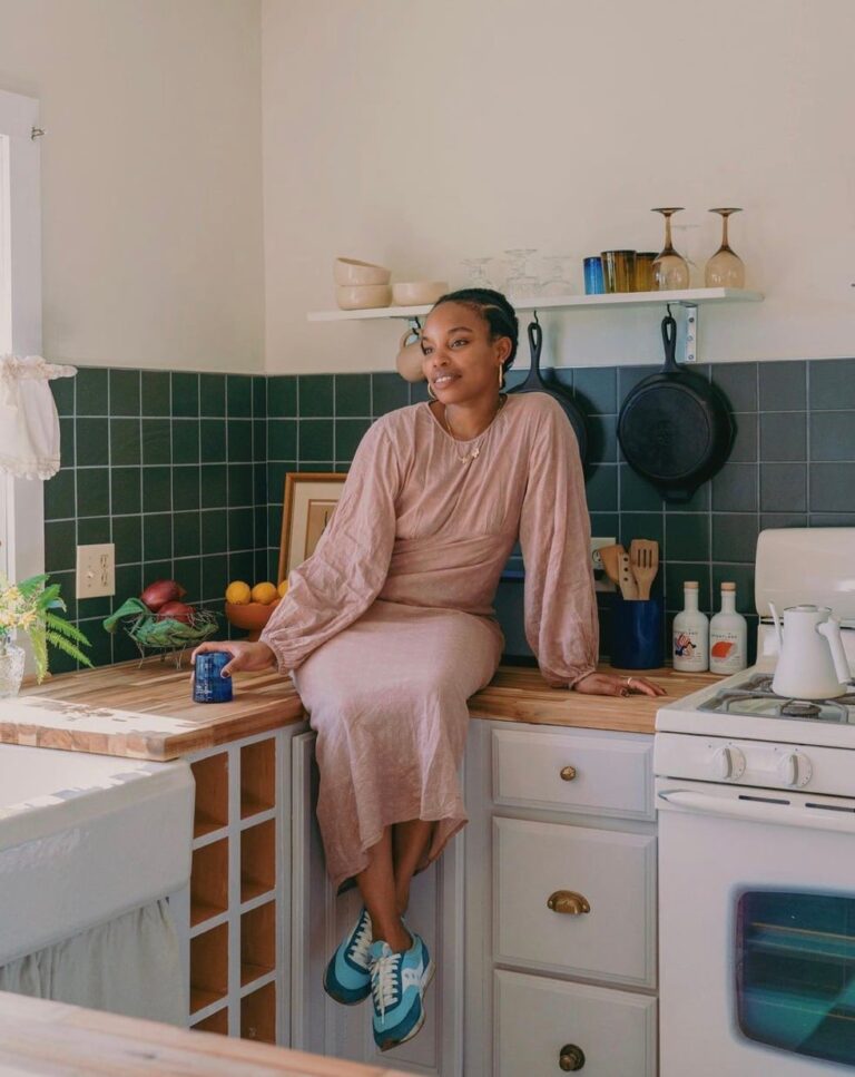8 Ways to Display Art in Your Kitchen