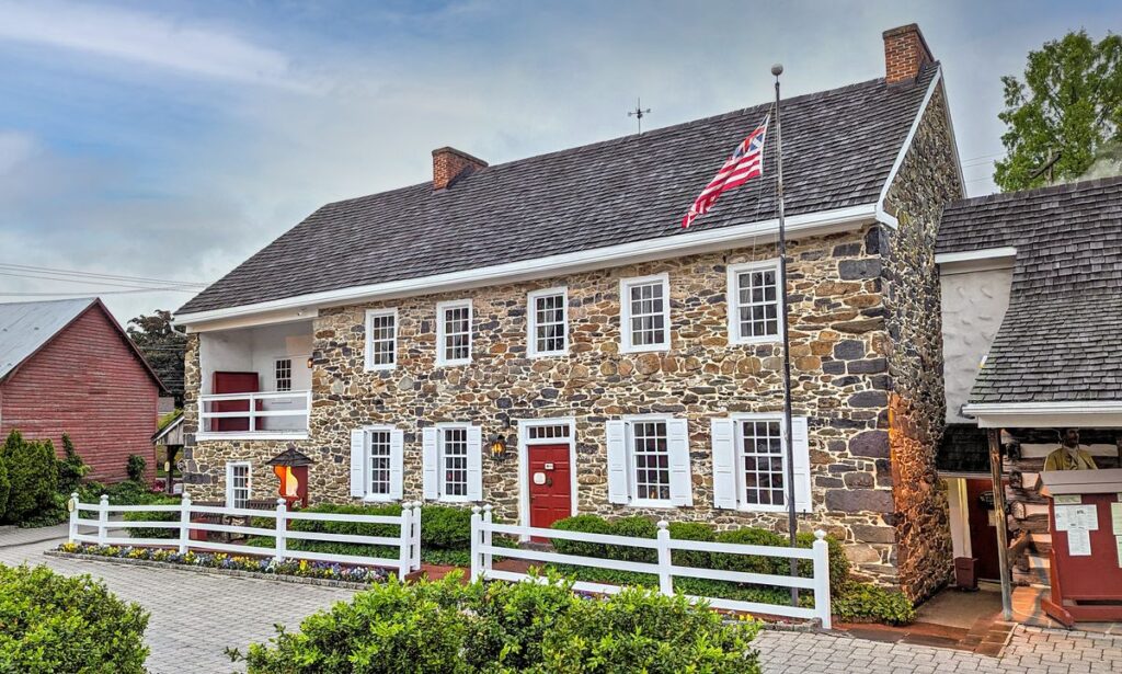 11 Real Haunted Restaurants & Bars in PA, MD & DE